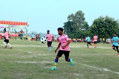 শাহজাদপুরে হোসেন আলী-আলেয়া স্মৃতি ফুটবল টুর্নামেন্টের উদ্বোধন