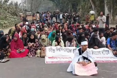 স্থায়ী ক্যাম্পাসের দাবিতে রবি শিক্ষার্থীদের সংবাদ সম্মেলন, মানববন্ধন ও মহাসড়ক অবরোধ